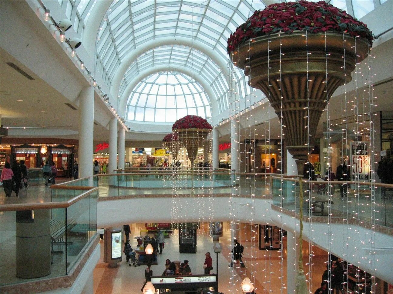 1 mall shopping. Торговый центр «Square one» в Миссиcсоге. Galleria shopping Mall Канада. Торонто Канада торговый центр. Канада торговля центр the Mall.