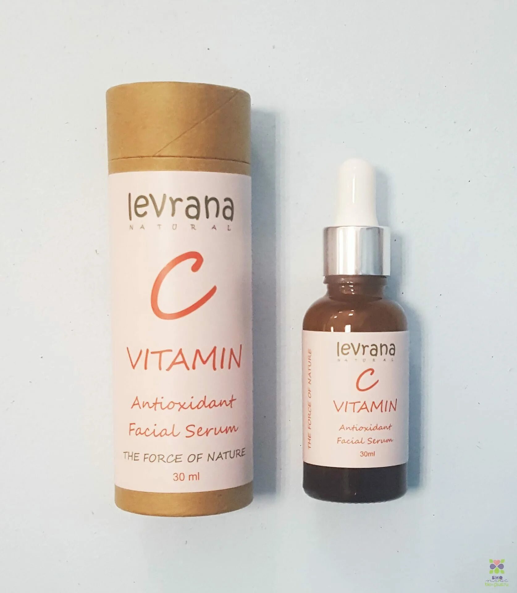 ретинол для кожи. витамин с в косметике. сыворотка для лица vitamin facial serum. леврана сыворотка витамин с 3%. сыворотка для лица serum vitamin c.