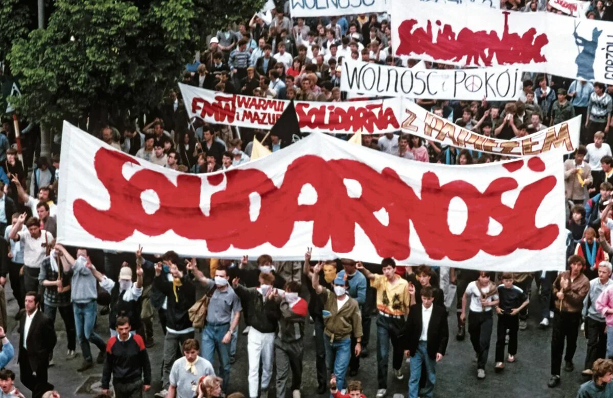 Движение в польше. Солидарность польша 1989. движение солидарность польша 1989. солидарность польша 1980. партия солидарность польша 1980.