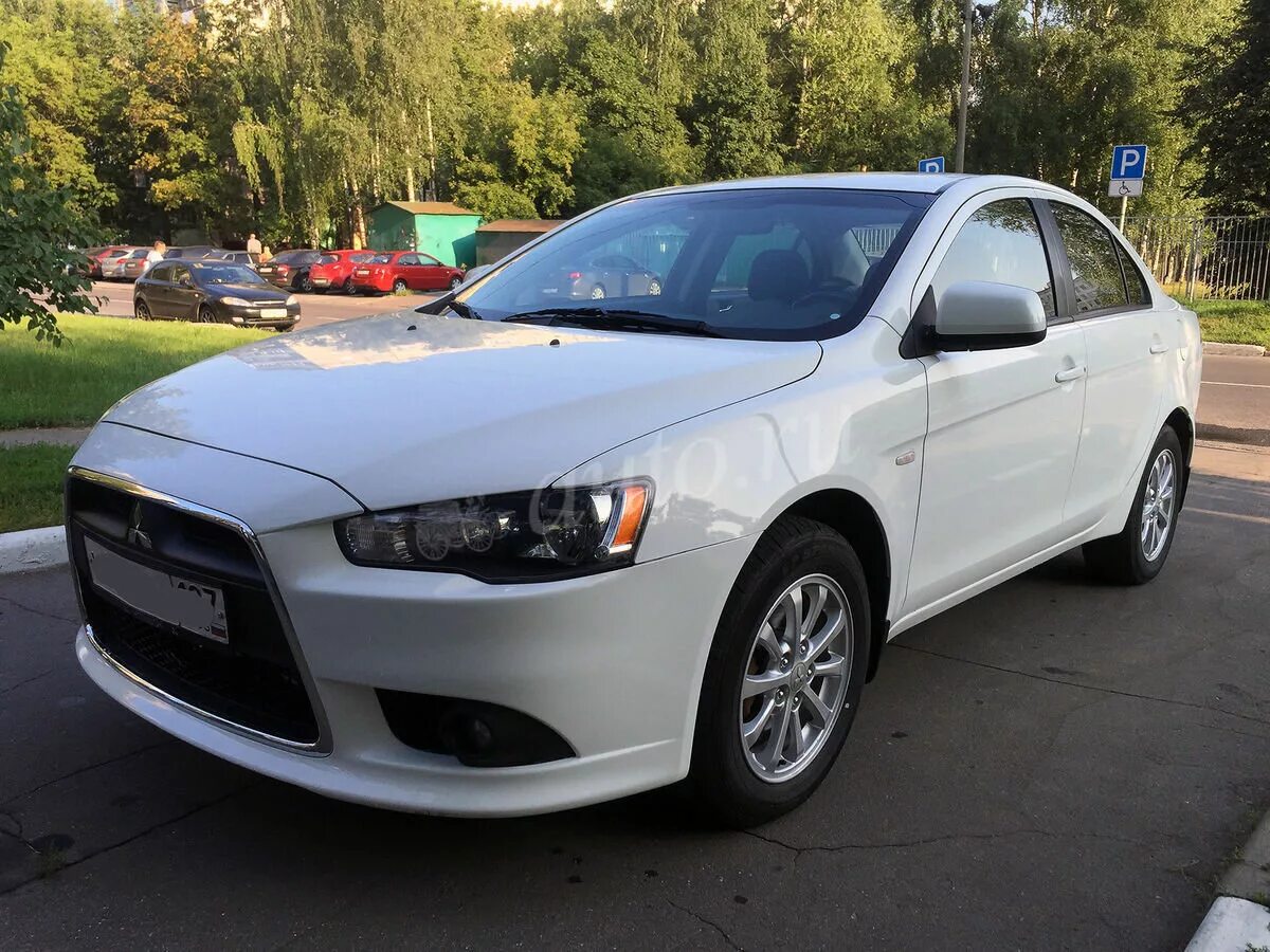 Lancer x купить. Оансре 10рестайлинг белый. Митсубиси Лансер 10. Mitsubishi Lancer 10 2011. Mitsubishi Lancer x 2011 1.8.