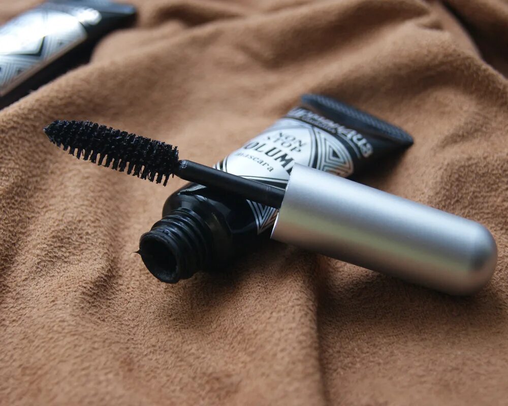 Non stop volume. Гурмандиз объем нон-стоп тушь. Non stop volume. Marquese scott. Гурмандиз тушь для ресниц коричневая.