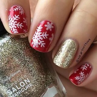 Красный маникюр с снежинками