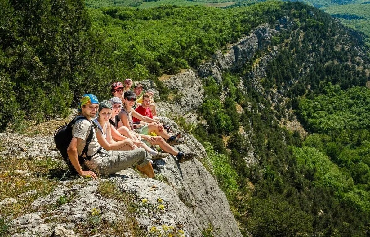путешествовать на машине. путешествие город край. иллюстрации на тему путешествия. каменный город чусовой пермский край. хайкинг арагви.