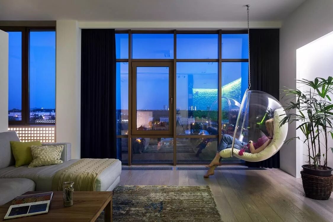 Красивая квартира. Окна в новостройке. Проели квартиру. Дверь на балкон. Красивое пластиковое окно в интерьере.