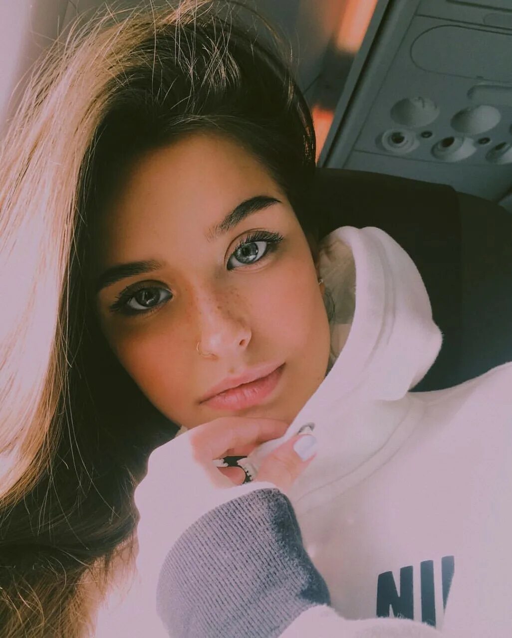 Криминская алина сергеевна. Милые девушки. Девушка с черными волосами. Кира чернова. Авы девушек дома.