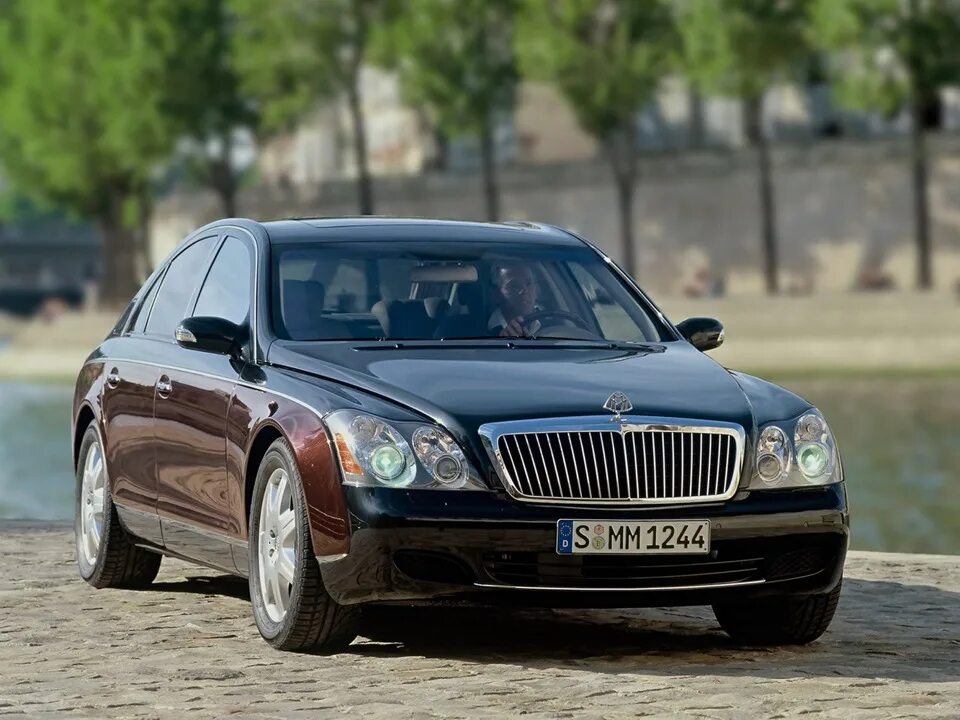 Что такое майбах. Maybach 57. Мерседес Майбах 57s. Maybach 57 2009. Maybach 57 2002.