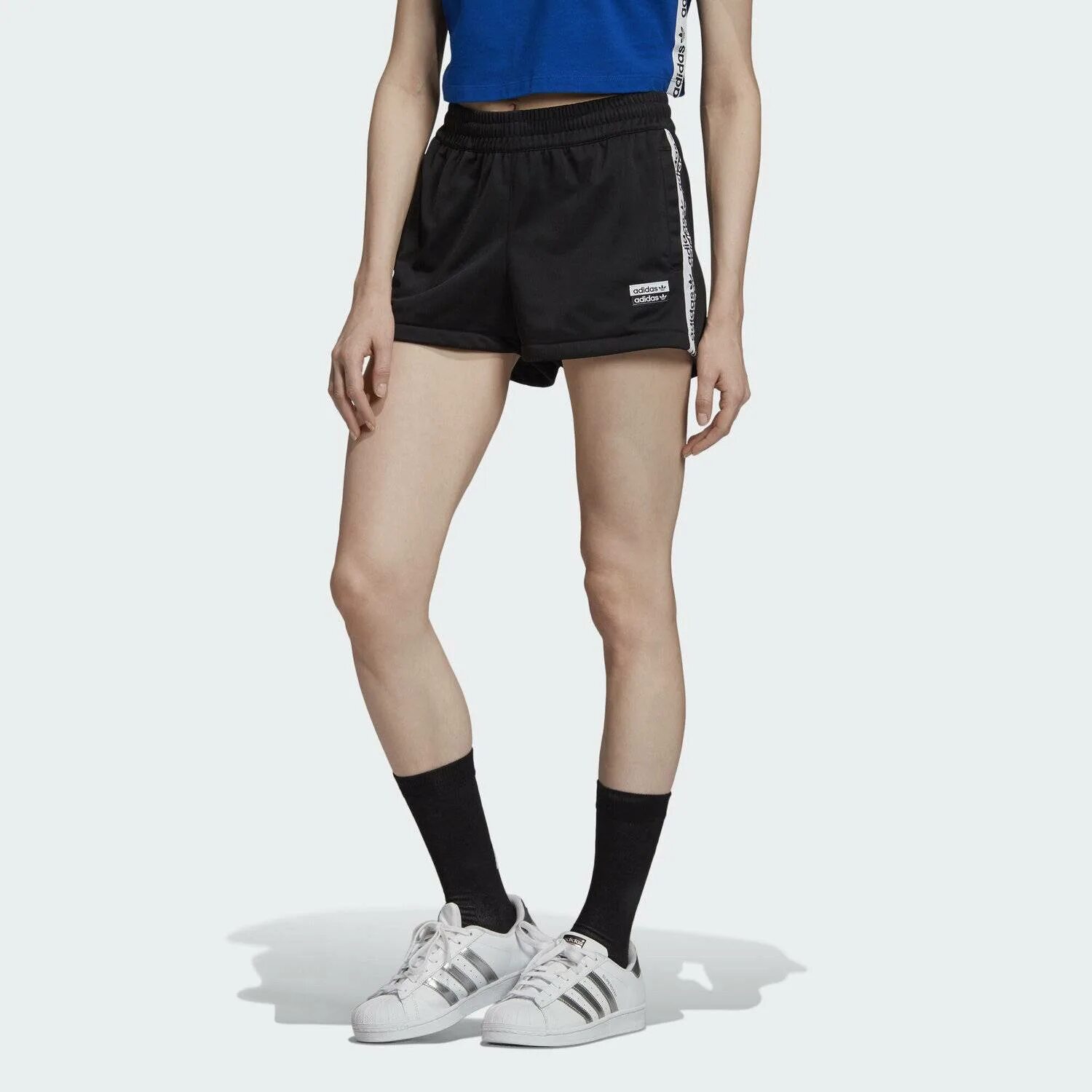 Шорты прыгать. Шорты adidas Originals shorts women. Шорты r.y.v. adidas. Шорты адидас ориджинал женские. Шорты adidas Original черные.