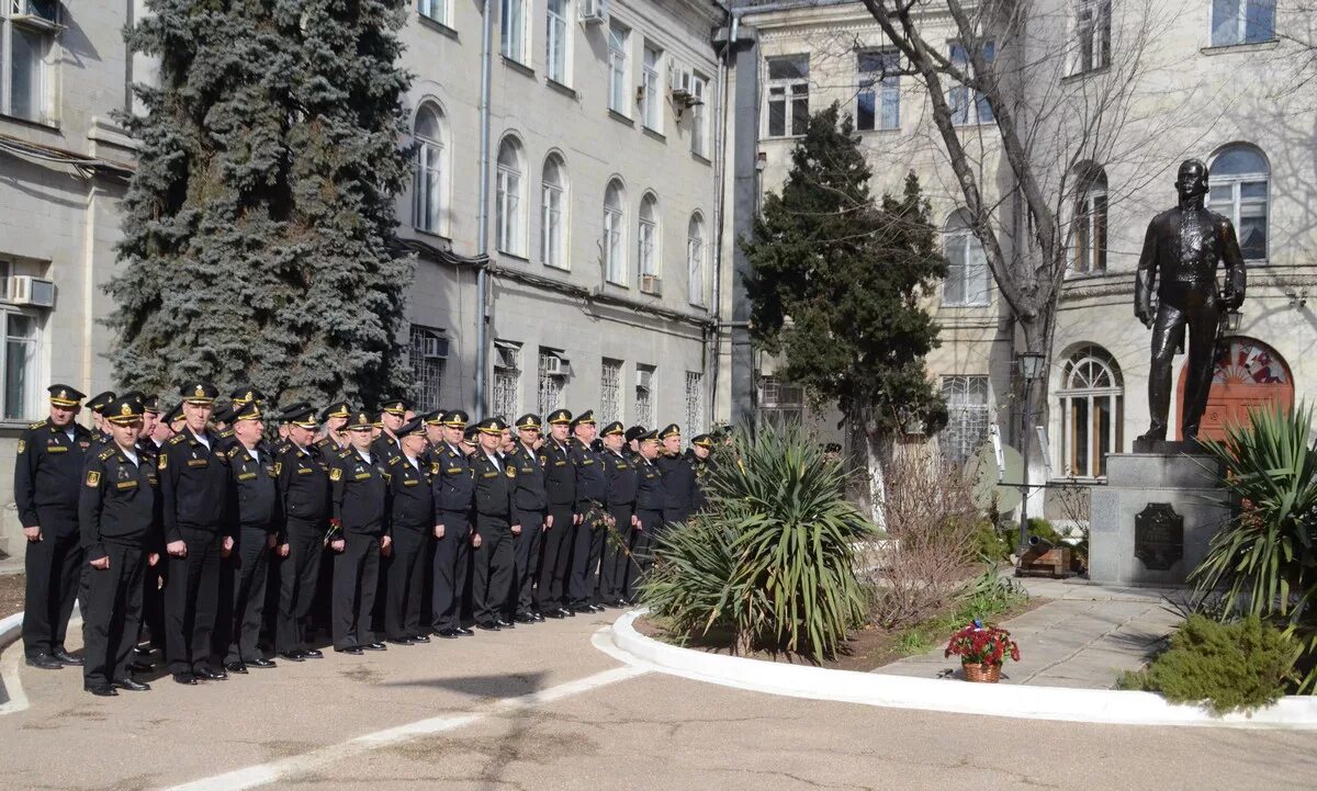 Штаб ЧФ Севастополь. Штаб ВМФ Севастополь. Здание штаба ЧФ Севастополь. Здание штаба Черноморского флота в Севастополе. Чф рф севастополь