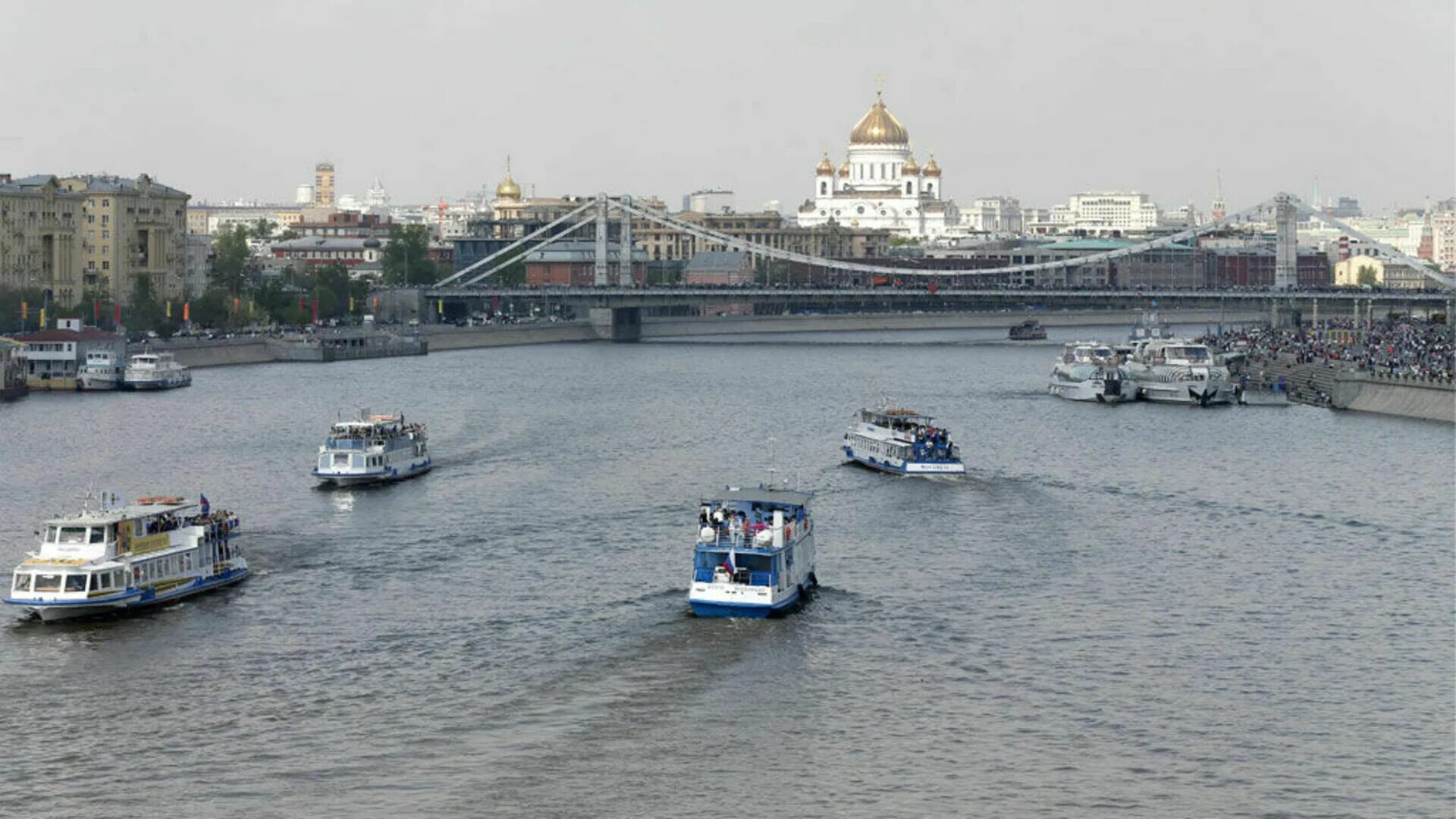 Москва река Речной трамвайчик. Речные трамвайчики в Москве дептранс. Речной трамвай Московский транспорт. Теплоход Москва река.