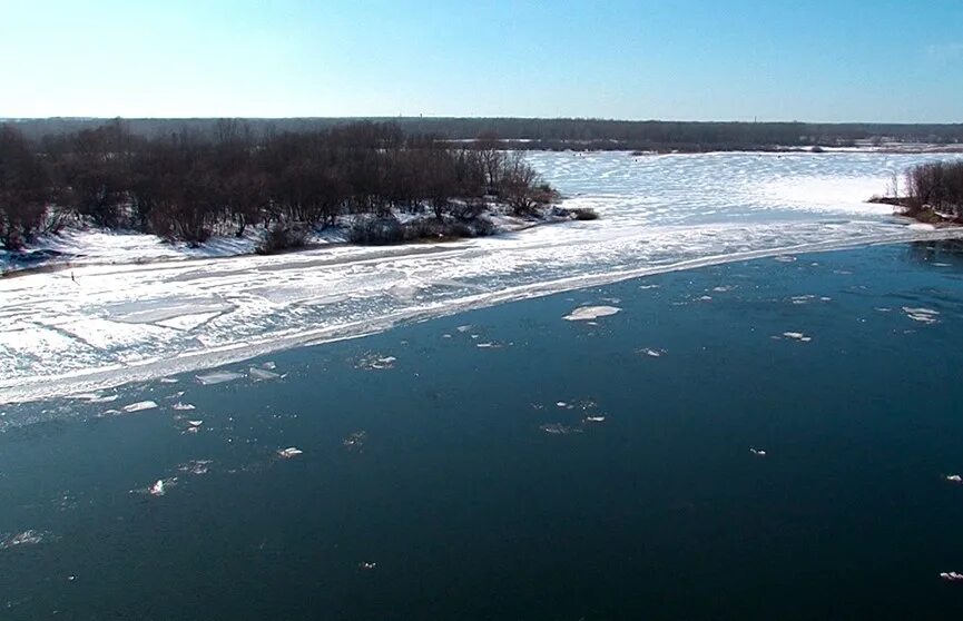 Плюсса широкие разливы. Закраины на реках это. Озеро Щелкун лед уже растаял ?.