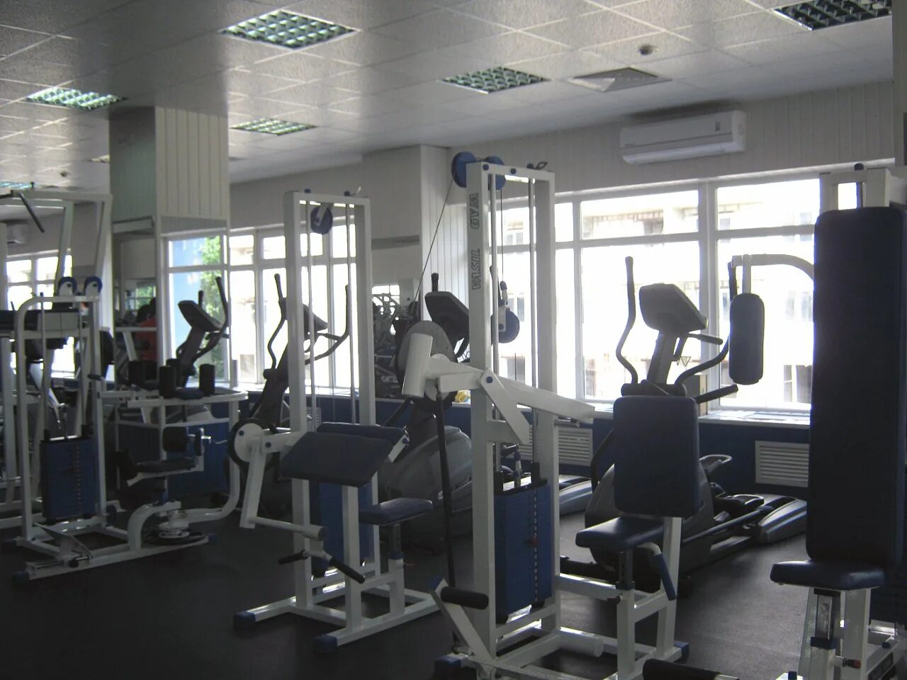 Дворец спорта юбилейный черкесск спортзал. Дельта спорт беломорская. Юбилейный тренажерный зал. Тренажерный зал юбилейный смоленск. Пауэр хаус джим реутов.