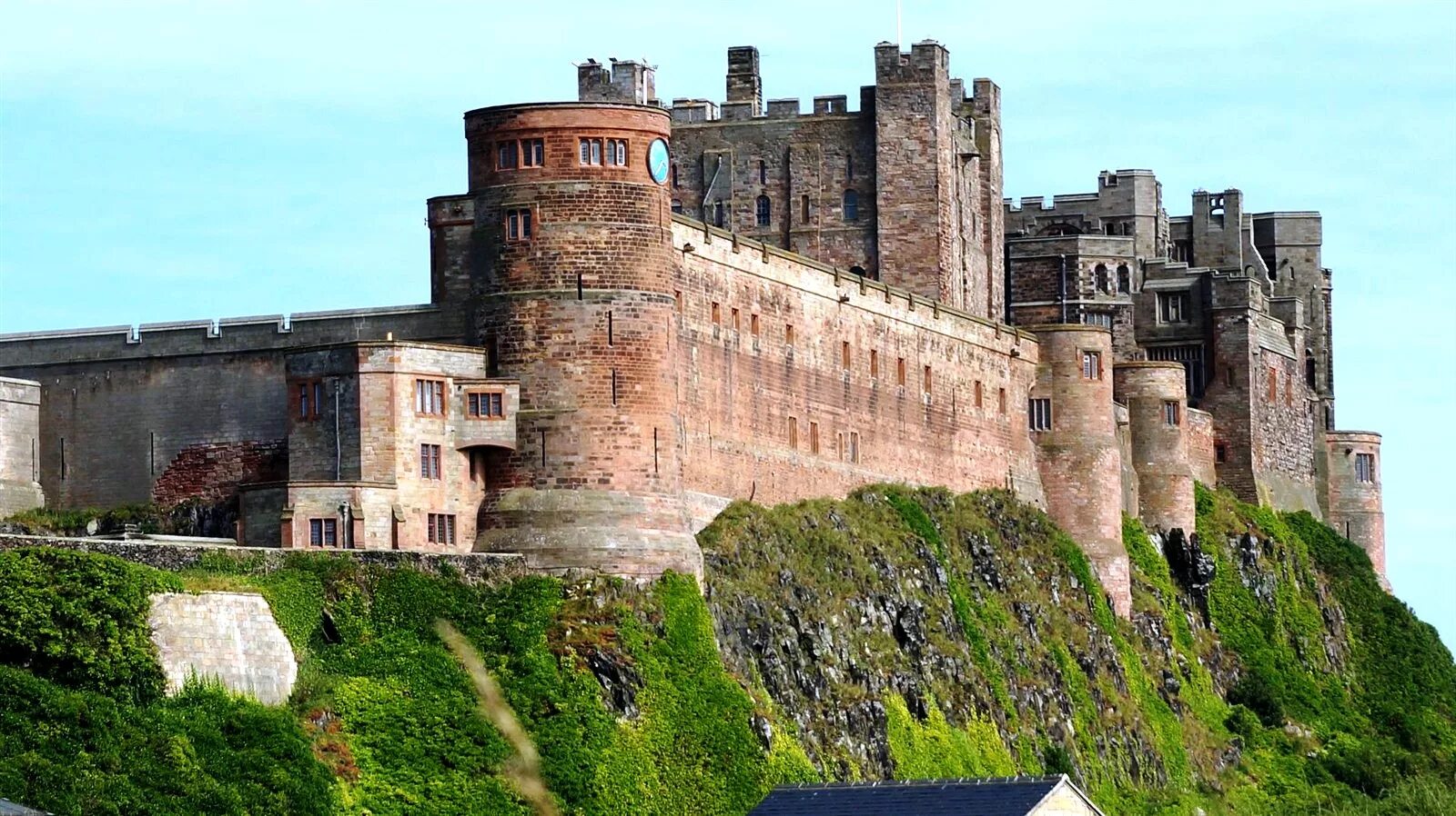 Бастион замки. Замок Бамборо Англия. Замок Бамбург Нортамберленд. Замок Бамбург графство Нортумберленд Великобритания. Бастион замок крепость.