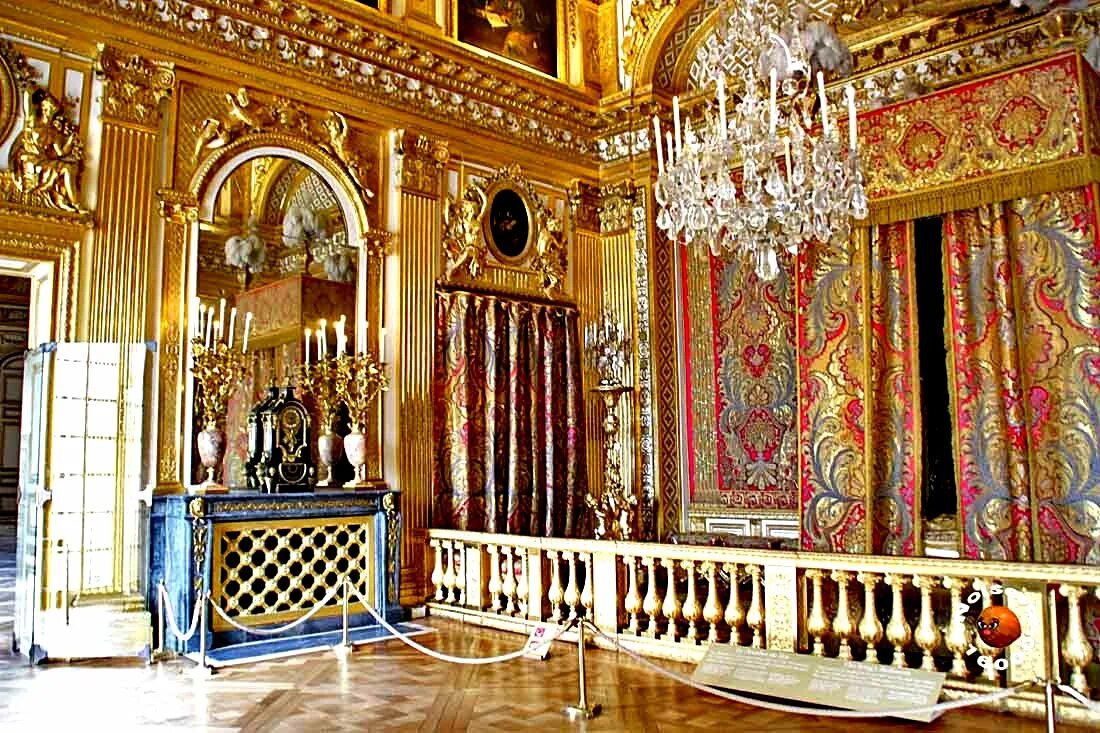 Дворец Версаля 1668. Франция Версальский дворец внутри. Версаль зеркальная галерея Версальского дворца. Версальский дворец зал Дианы.