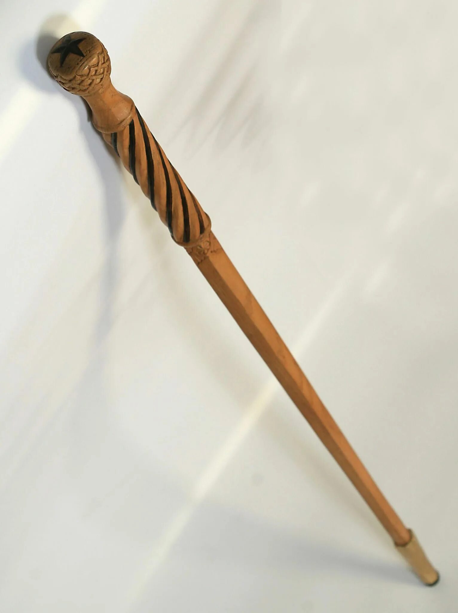 Скипетр, булава, жезл. Жезлы архиерейские софрино. Деревянный жезл атрибут древнегреческого. Деревянный посох. Резной посох.