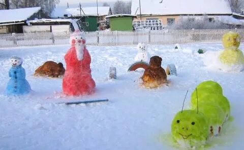 Гусеница из снега в детском