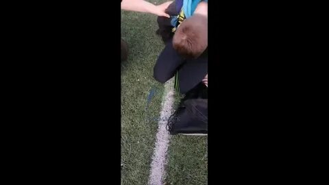 Избил палкой