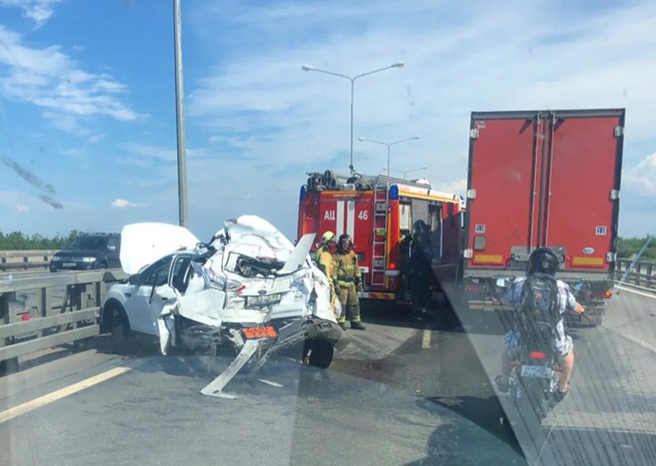 Дтп в кронштадте сегодня. Авария на дамбе кронштадт вчера. дтп на дамбе кронштадт сейчас. авария на каде на дамбе.