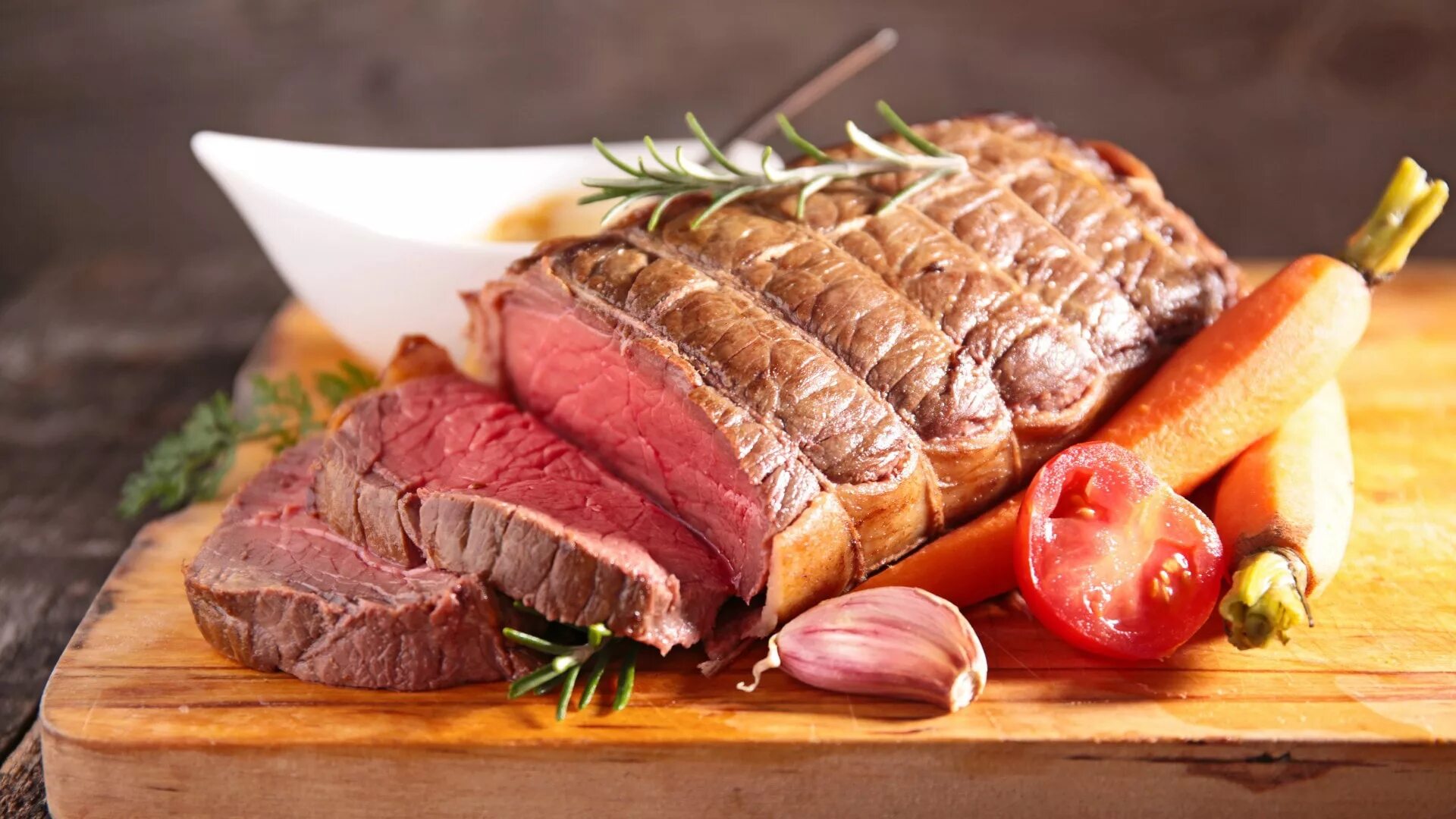 Ростбиф ударение. Ростбиф нарезка. Ударные слова. Стейк из говядины ~ 250г. Разделка телятины схема.