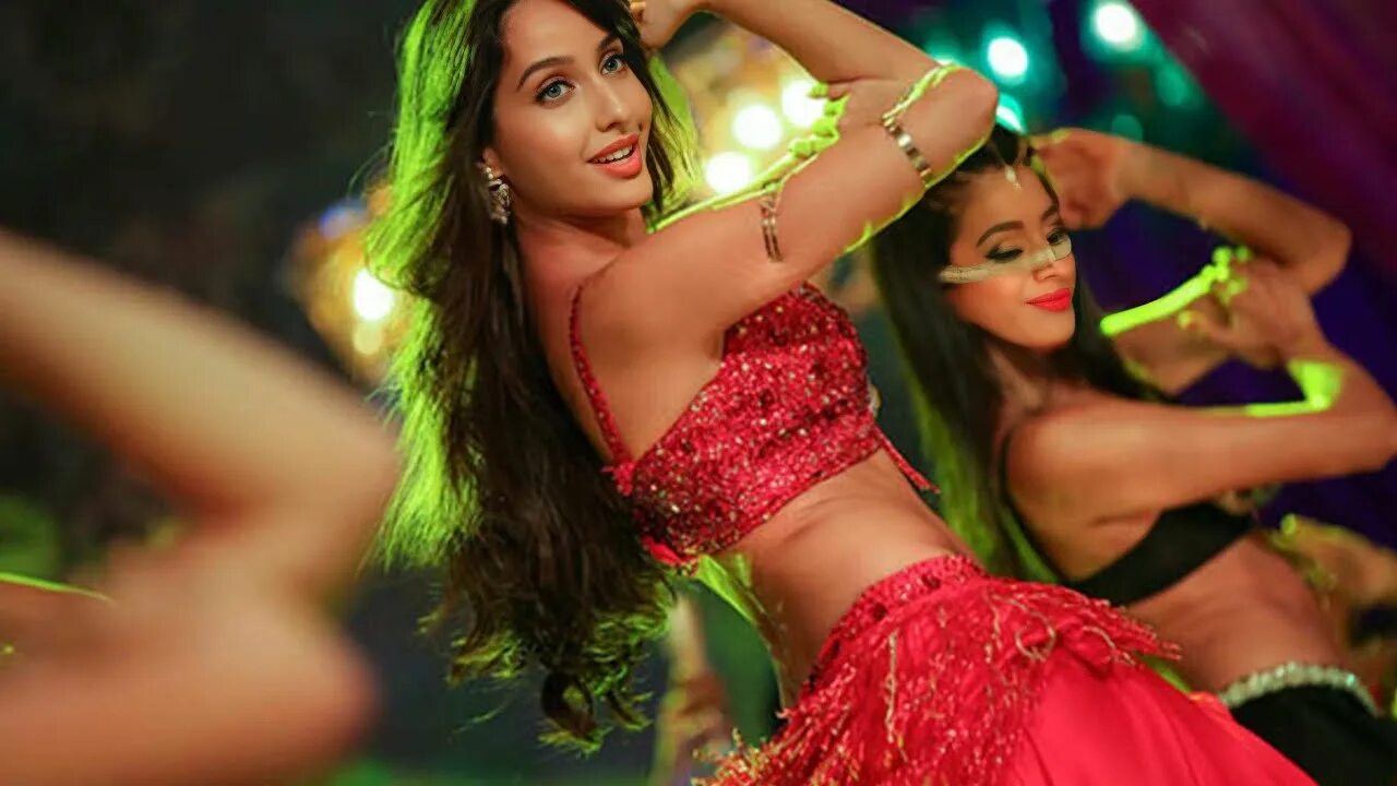 Нора фатехи дилбар. Дилбар бие ери. Дилбар бие ери. Dilbar ay турк фолк певица. Туи.