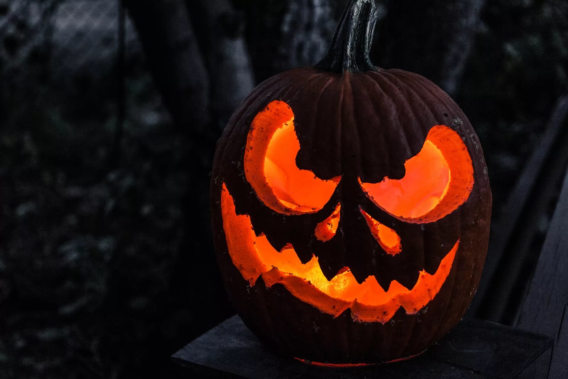 Хэллоуинские тыквы картинки. Хэллоуин Jack o'Lantern. Тыква Хэллоуин сбоку. Страшная тыква на Хэллоуин. Злобная тыква.