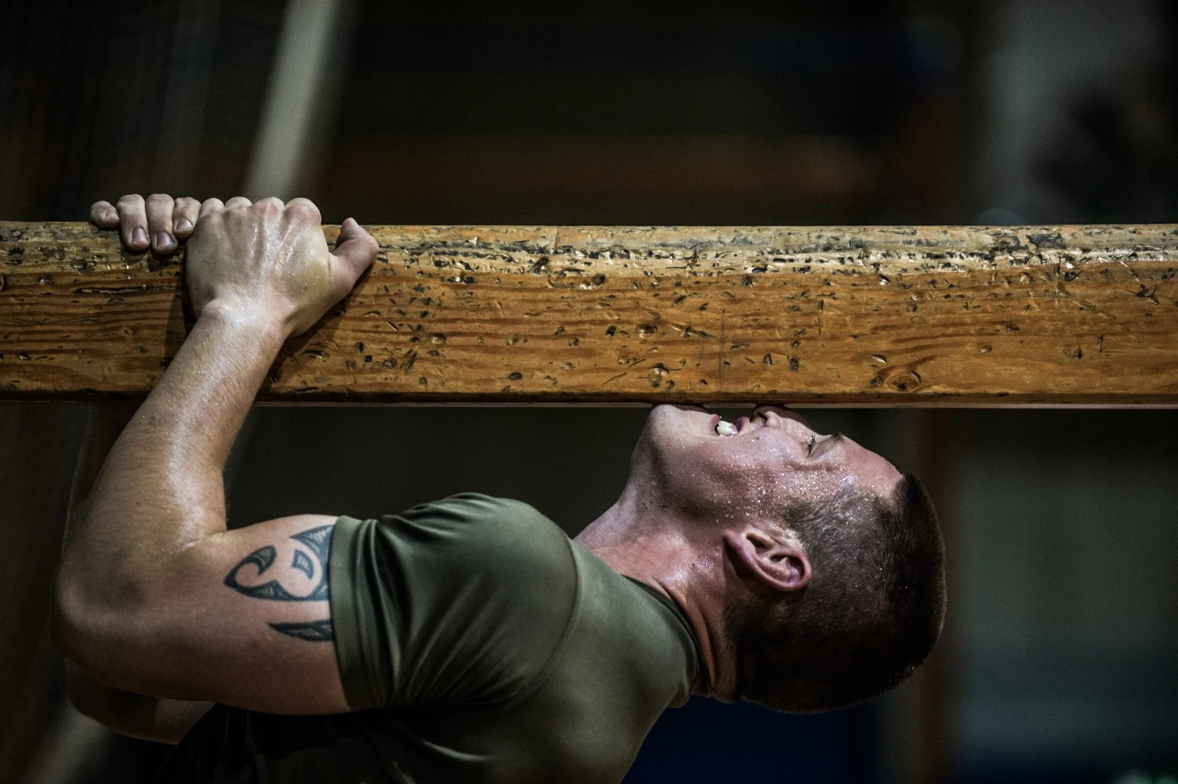 Сила воли человека. Несгибаемый человек. Самая большая ошибка пасть духом. Несгибаемый человек. Сила и мощь мужчины.