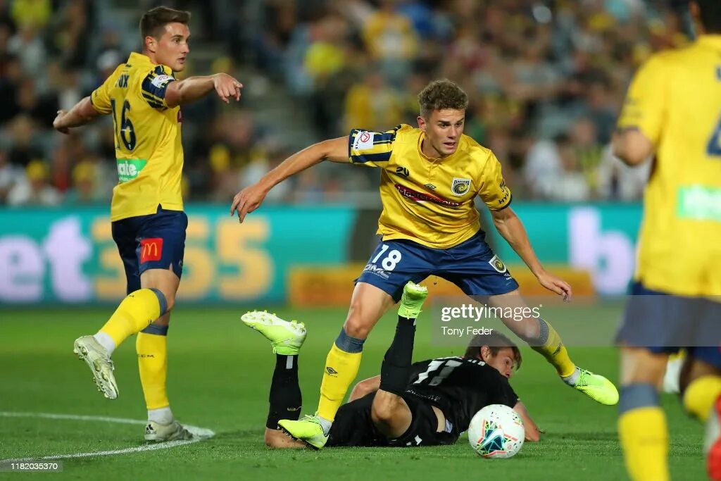 Фк централ кост маринерс. Аделаида юнайтед - сентрал кост. Avstraliya fudbol tsentral kost mariners vs sidney. Сентрал кост маринерс. Марк биригитти.