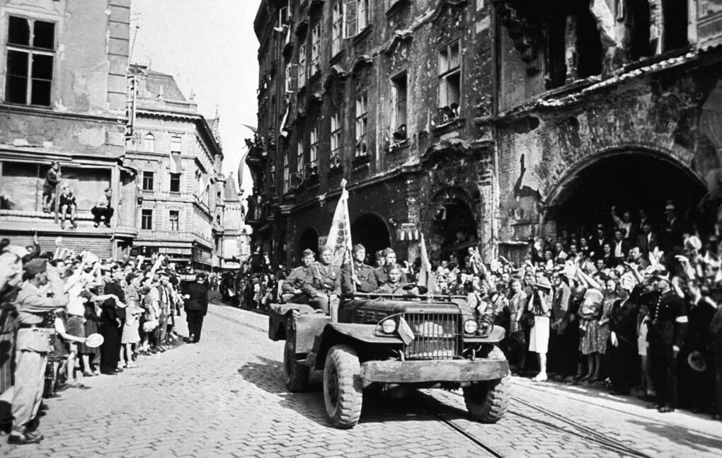 Освобождение Праги 1945. Освобождение Братиславы 1945. Советские войска в Праге 1945. Прага май 1945. Освобождение красной армией европы операции