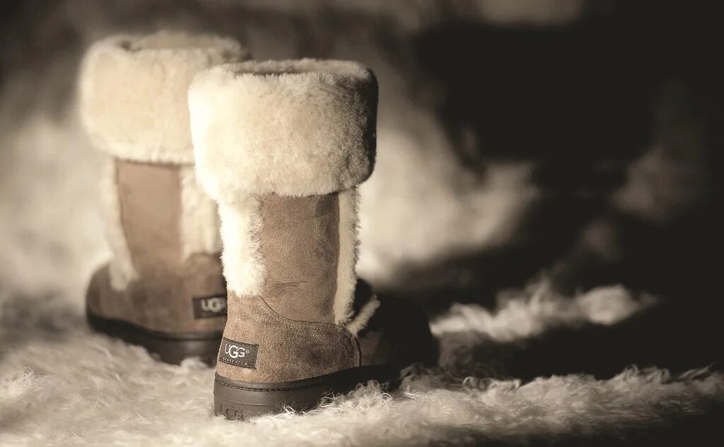 Угги белые с пуховиком. Угги на платформе. Сапожки 2022. Уги обувь мода 2022. Угги зимой 2024.