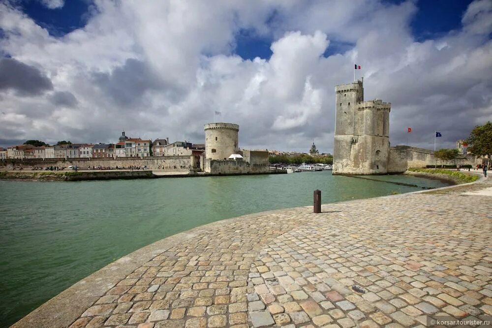 La rochelle. Крепость ла Рошель. Ла Рошель город во Франции. Ля-Рошель Франция крепость. Ля Рошель достопримечательности.