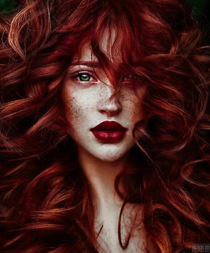 Red hair woman. Рыжеволосая Катрин кюн. Рыжая ведьма. Ведьма с рыжими волосами. Рыжие кудрявые волосы.