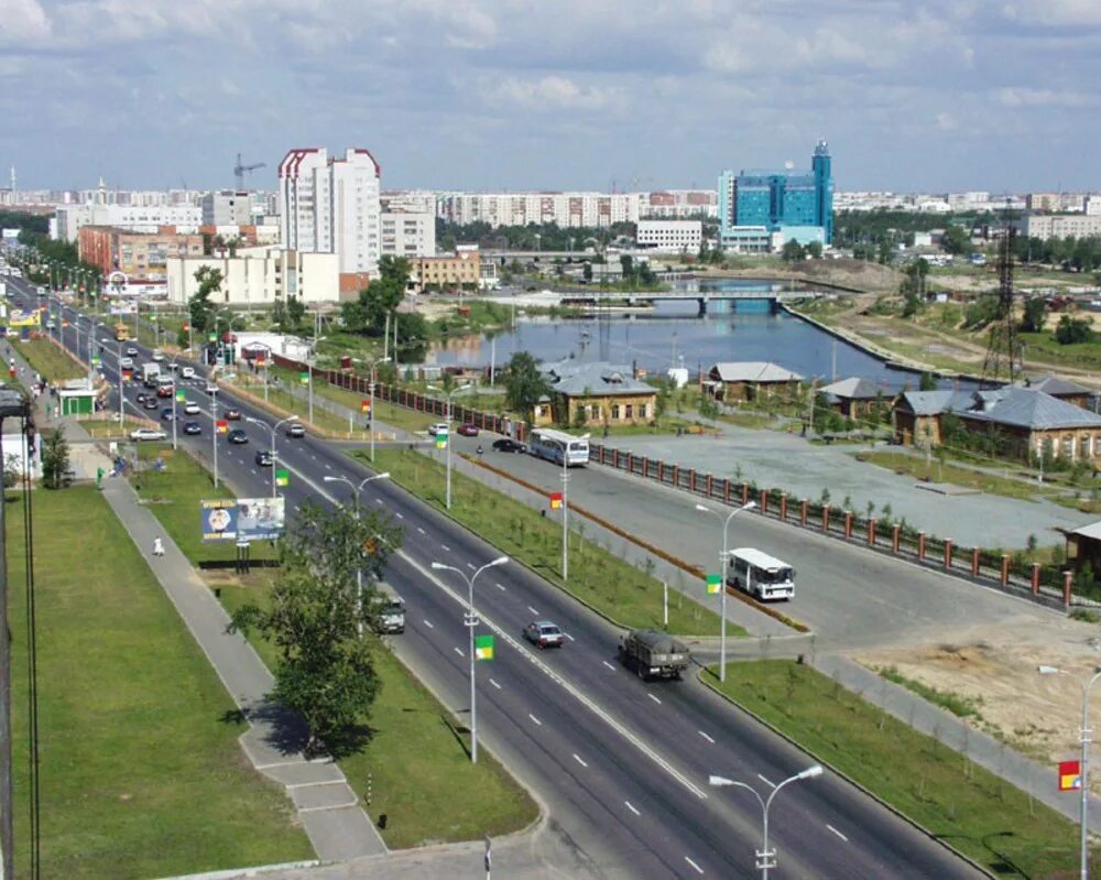 Видео г. Сургут Ханты-Мансийский автономный округ. Сургут 2005 год. Сургут летом. Знаменитая улица Сургут.