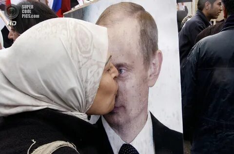 Целуют руку и прикладывают ко лбу зачем