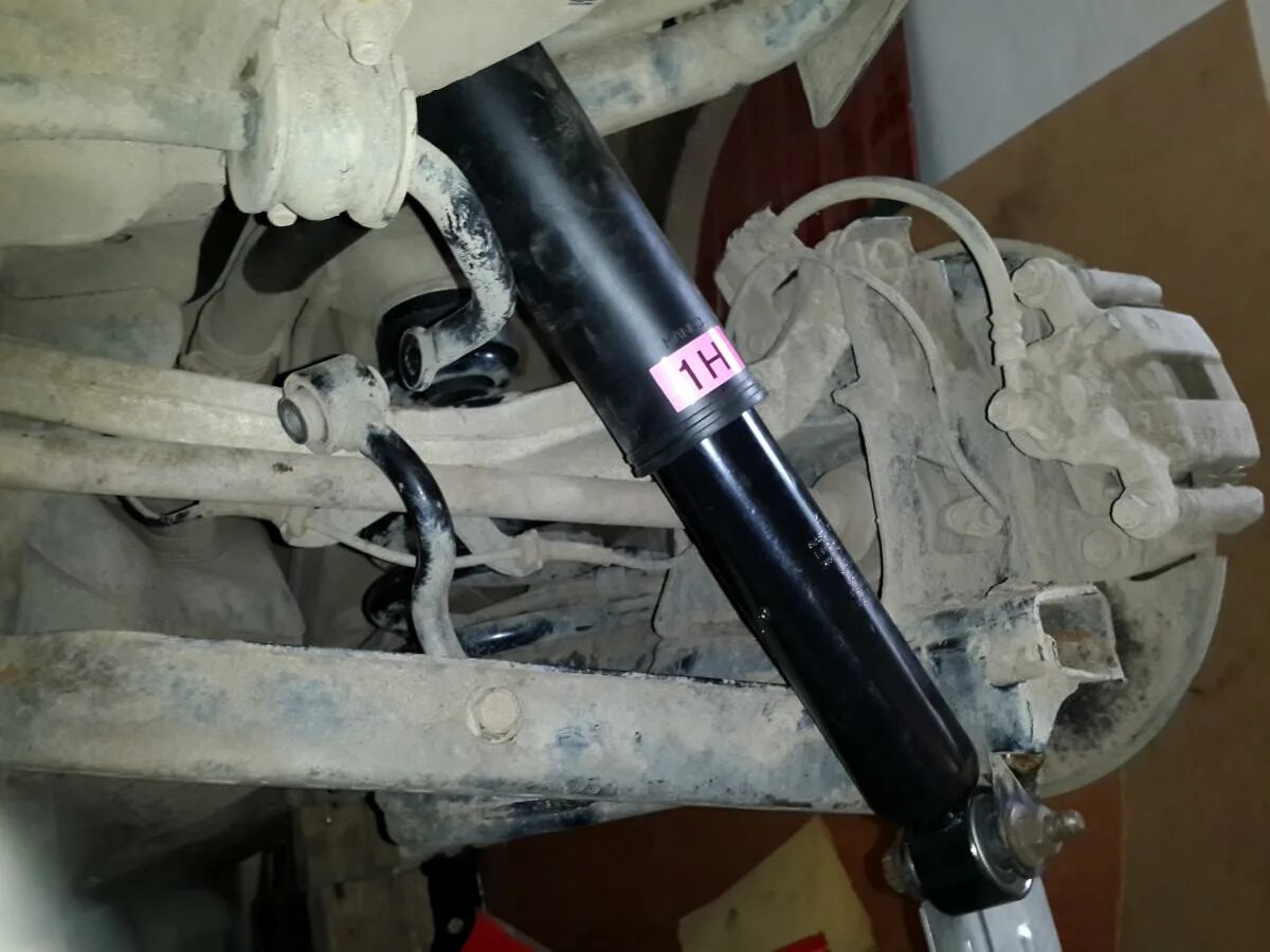 отбойник переднего амортизатора х трейл т31. амортизаторы икстрейла. стойки передние на х трейл т 31. койловеры golf 6 r. ниссан т31 передняя стойка.