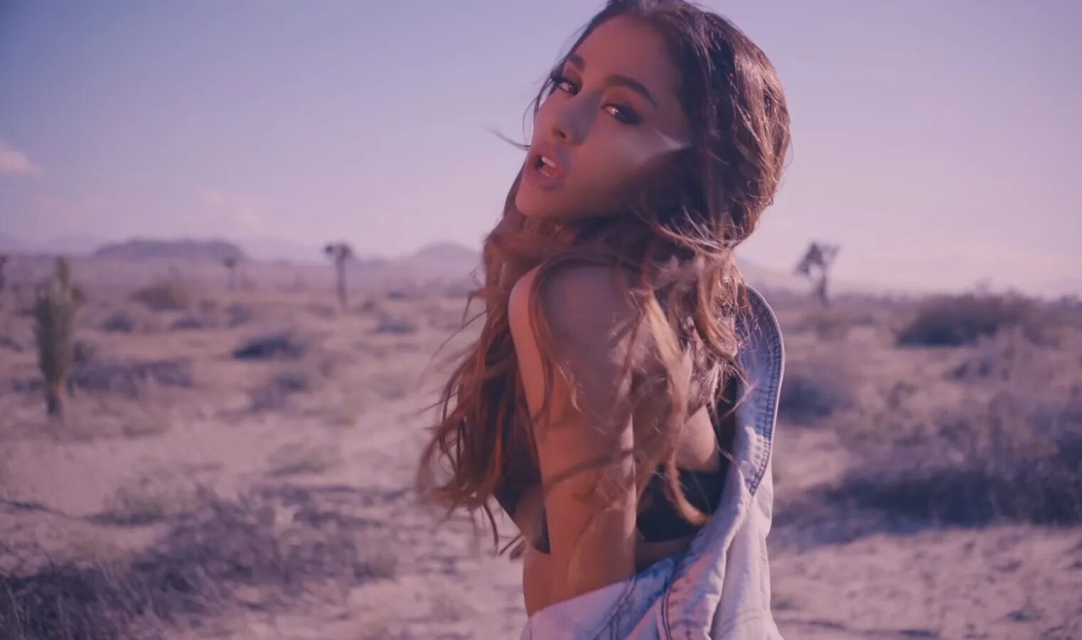 I m the best into you. Ариана гранде vevo. ariana grande: into you фильм 2016. ариана гранде клип into you. ариана гранде фото с клипов.