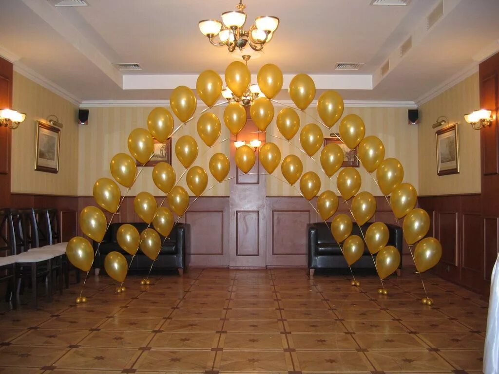 Шары в зале