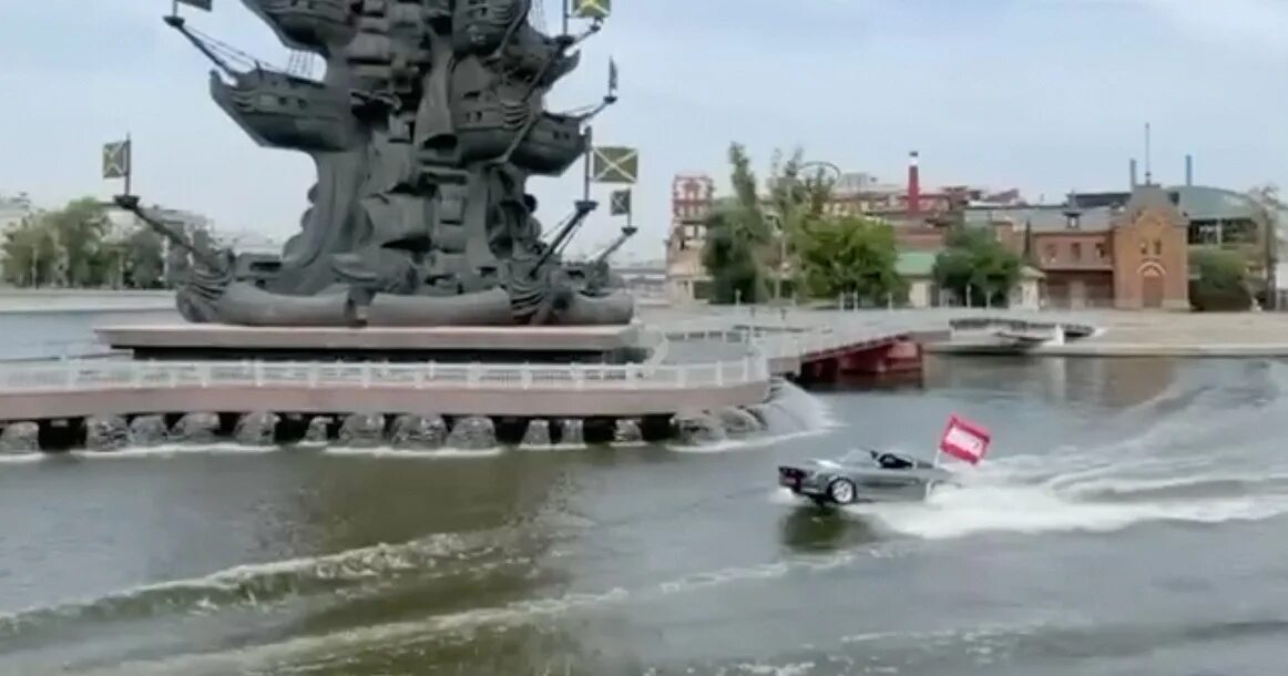 Реки были замечены изменения. Катер Мустанг Москва. Набережная гребного канала. Шлюзы на Москве реке.