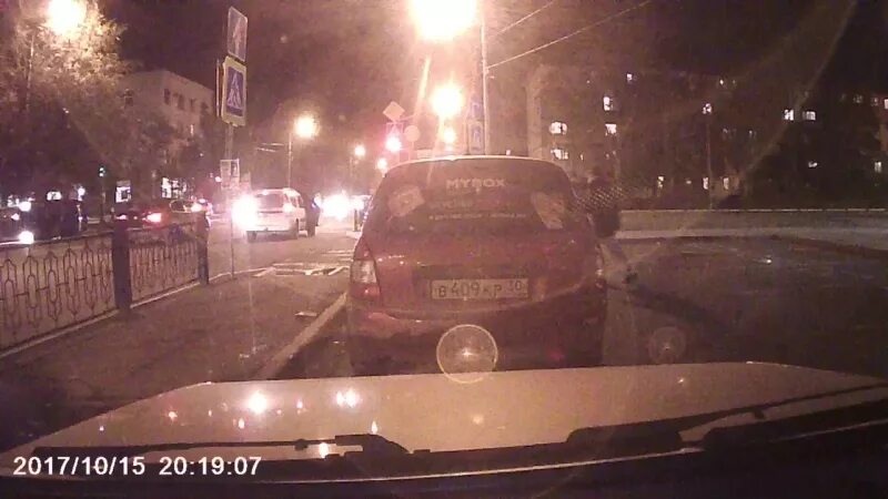 Вчера вечером я смотрел видео. ДТП В Астрахани вчера вечером. Аварии Астрахань вчера вечером. Авария в Астрахани вчера на Яксатово перекресток. Вчера вечером.