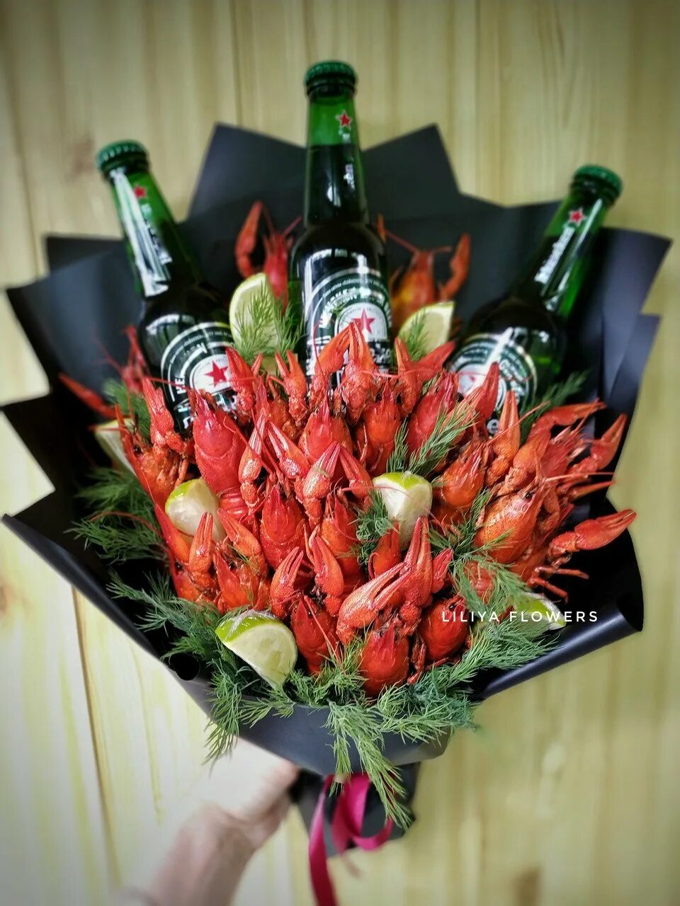 Креативный букет для мужчины. Необычный мужской букет. Креативный букет для мужчины. Красивый мужской букет. Мужские букеты видео.