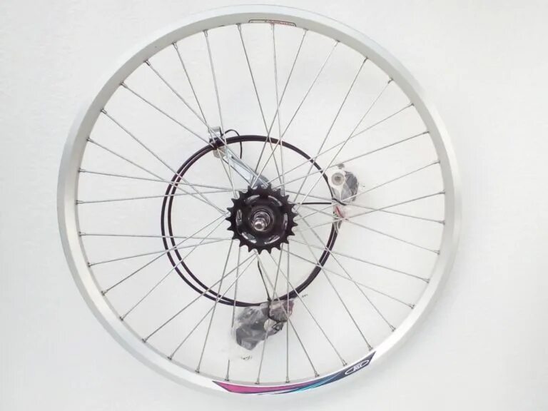 Колесо переднее 24 дюйма. Заднее колесо 26 планетарная втулка. Переднее колесо велосипеда 26. МЖИГ 453132003 колесо в сборе с шинами. Колесо переднее 24 дюйма для велосипеда.