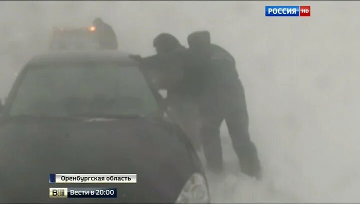 Дышать в затылок. Трасса Оренбург Орск снежный плен. Снежный плен на трассе Оренбург Орск.