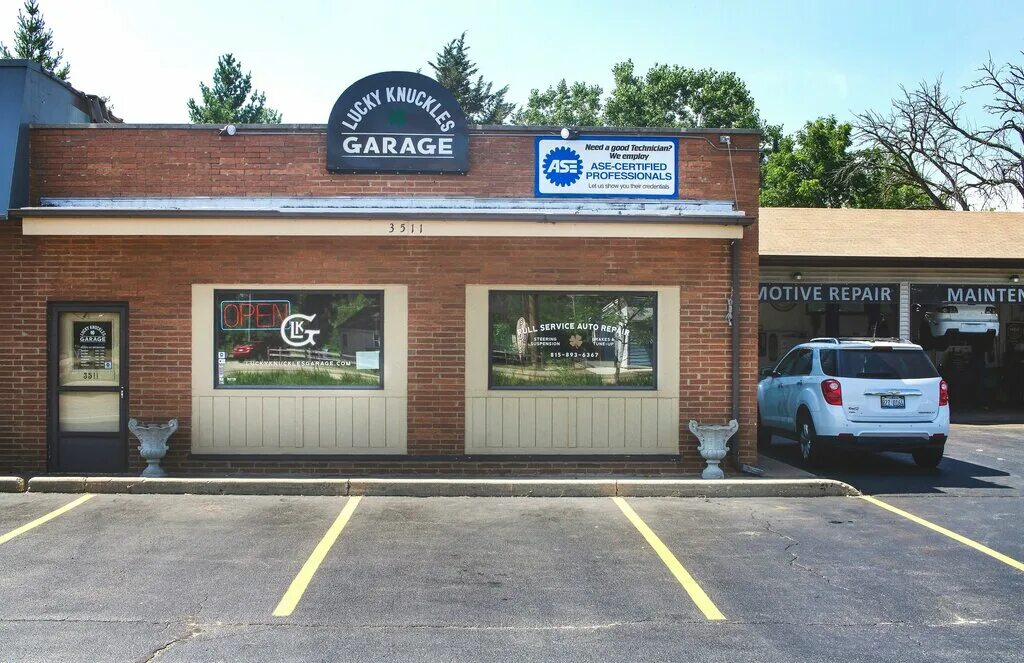 Valvoline заправка. Американские автомастерские названия. Торговое здание. Популярный сервис сша. Сто в америке.