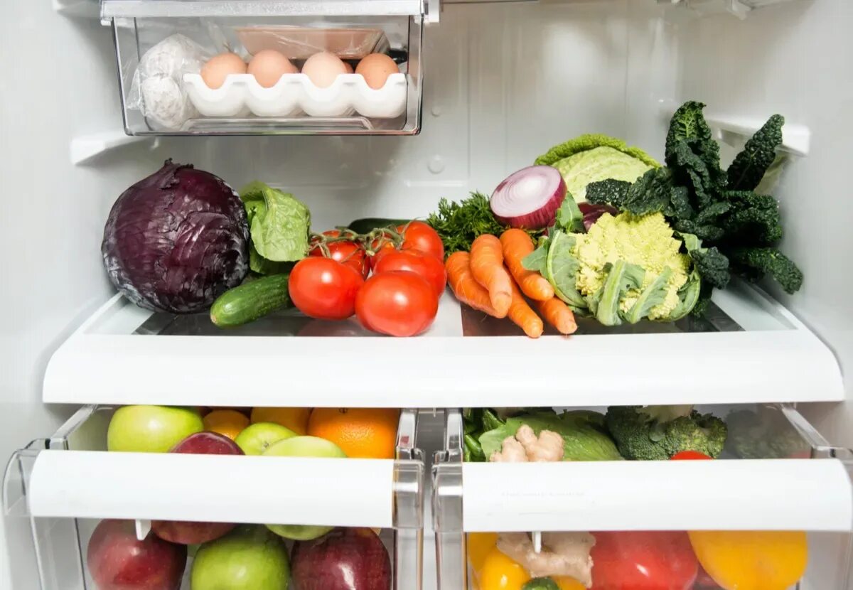 Продукты всегда. Хранение овощей и фруктов. Холодильник для овощей. Холодильник с овощами и фруктами. Фрукты в холодильнике.