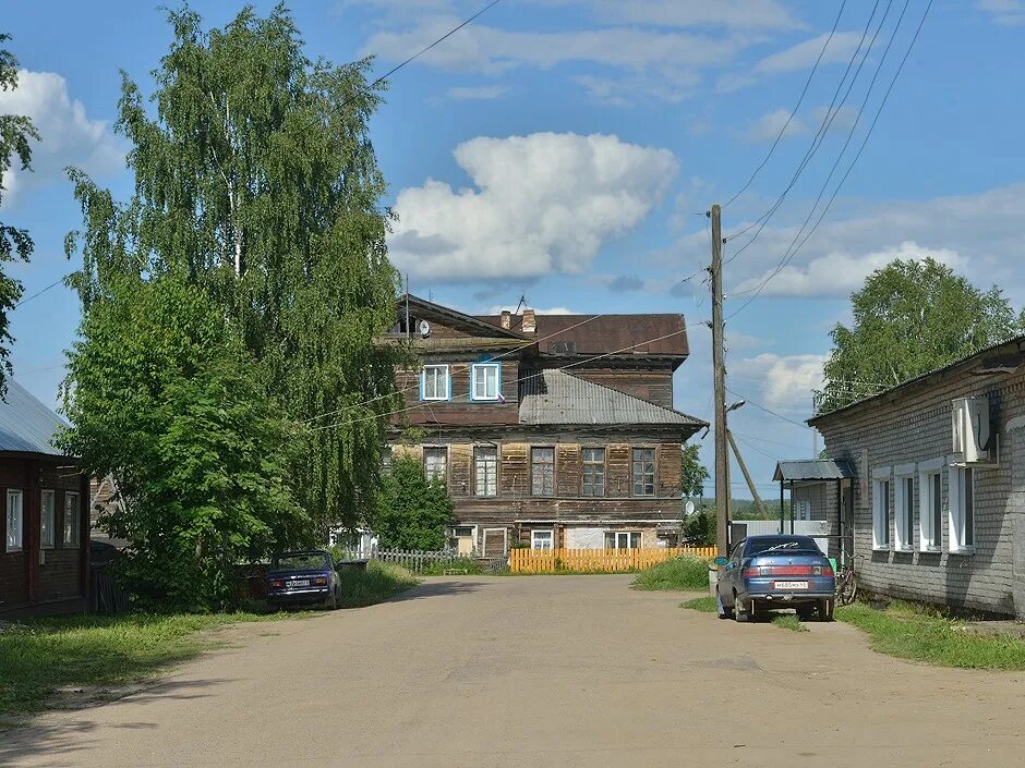 Погода лальск на 3 дня. Город Лальск Кировской области. Лальск Таврический. Автобус Луза Лальск Таврический. Пгт Лальск улица Ленина.