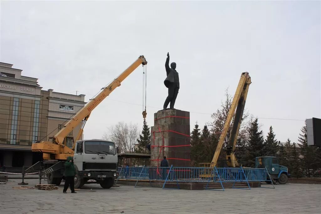 в астане демонтировали памятник