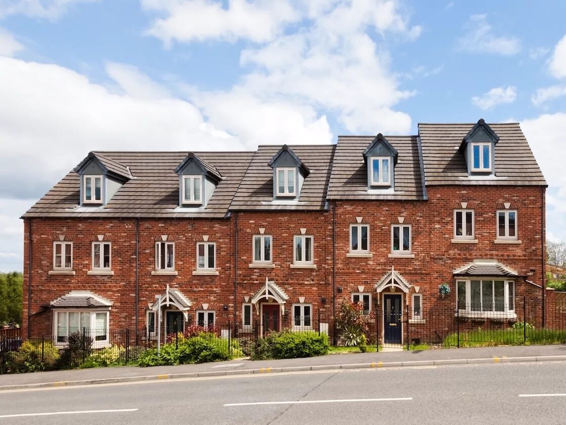 Terraced houses в англии. Муниципальное жилье в англии. Слау город в англии. Terraced house финляндии. A terrace house в англии.