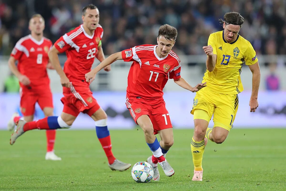 Александр кокорин сборная россии. Илья кутепов 2021. Футбол сборные товарищеские. Футбол сборные товарищеские. Футбол россии.