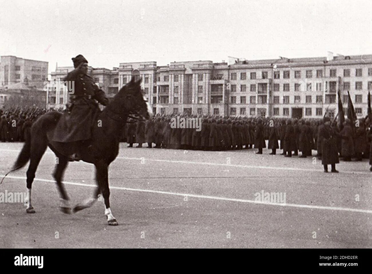 Парад Куйбышев 1941. 7 Ноября 1941г парад в Куйбышеве. Парад 7 ноября 1941 года в Куйбышеве. Буденный на параде 1941. Парад 1941 года в куйбышеве