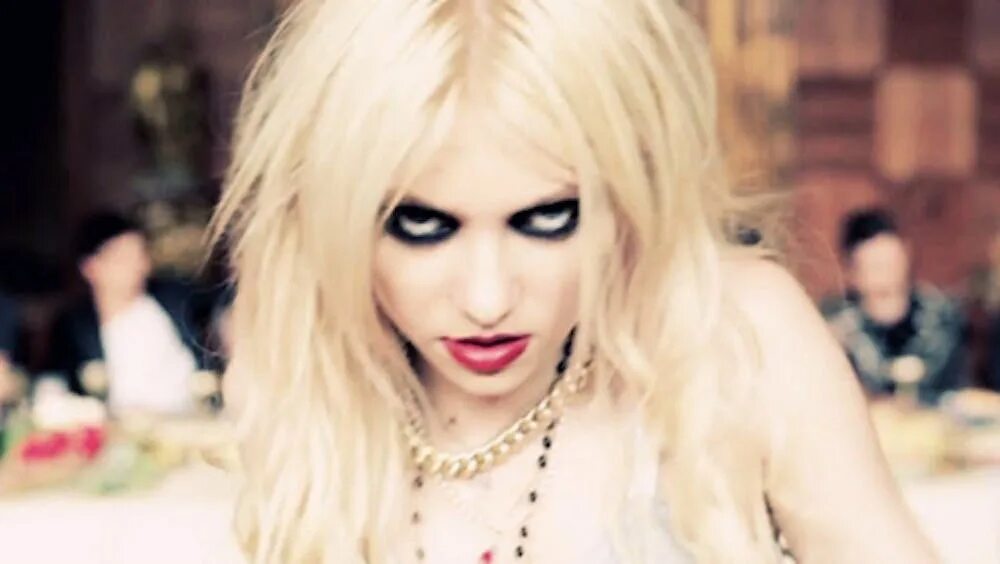 The pretty reckless 2022. Miss nothing. Претти реклесс обложка. The pretty reckless - miss nothing. Тейлор момсен милые обманщицы.