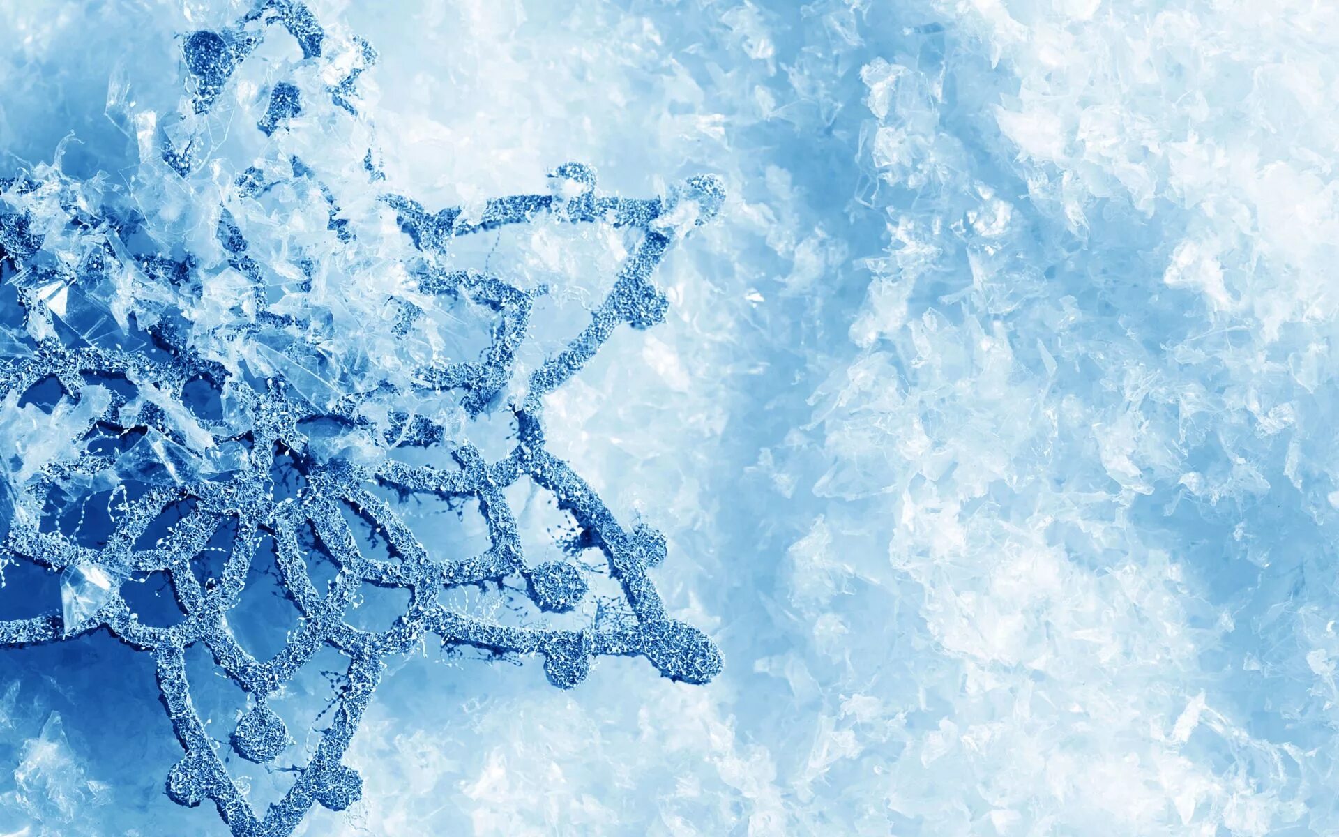 Снежный фон. Девушка в шапке и шарфе. Зимние узоры. Узоры мороза. Новогодние холода.