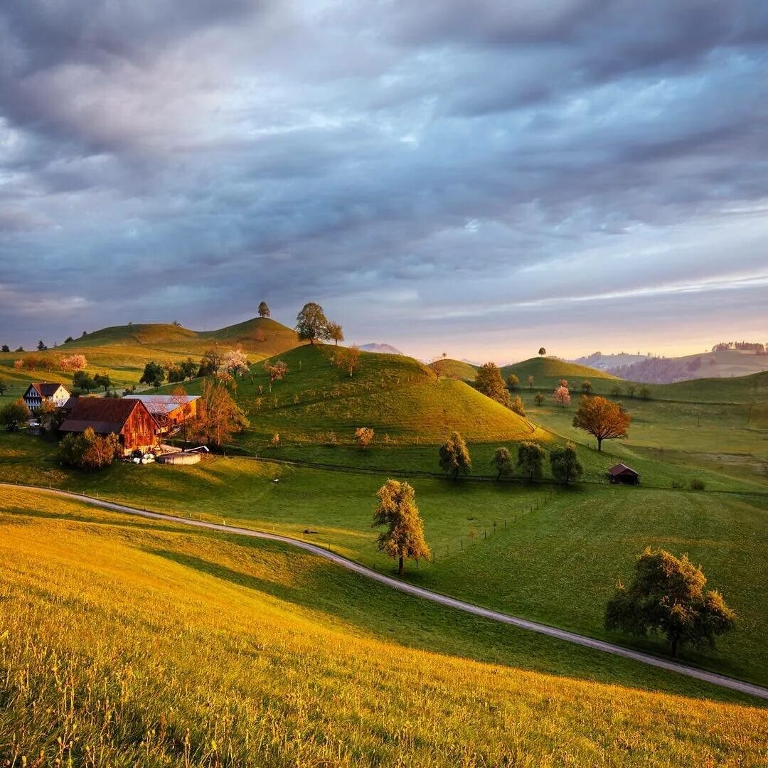 Country photos. Швейцария холмы. Пейзаж холмы. Деревенский пейзаж. Красивая местность.